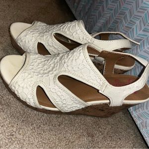 women size 9 wedges. worn 1 time maybe 2